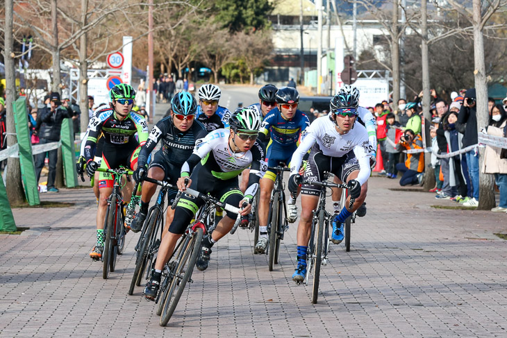 U23　スタートは竹内遼（MIYATA-MERIDA BIKING TEAM）が先頭