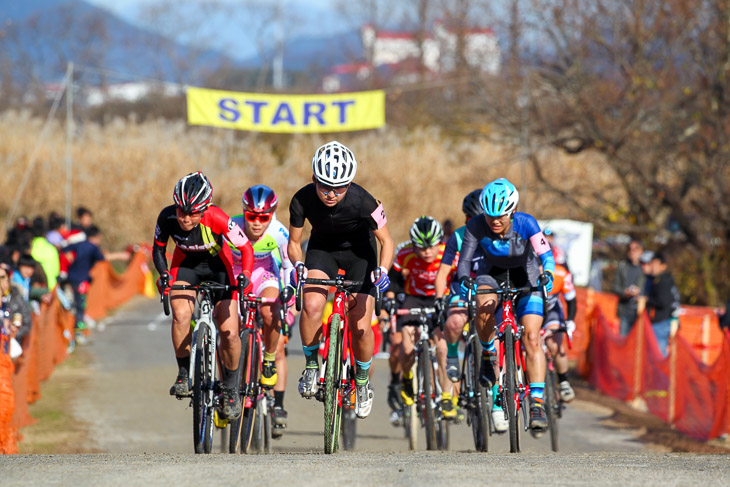 CL1　スタートは今井美穂（CycleClub.jp）が先行