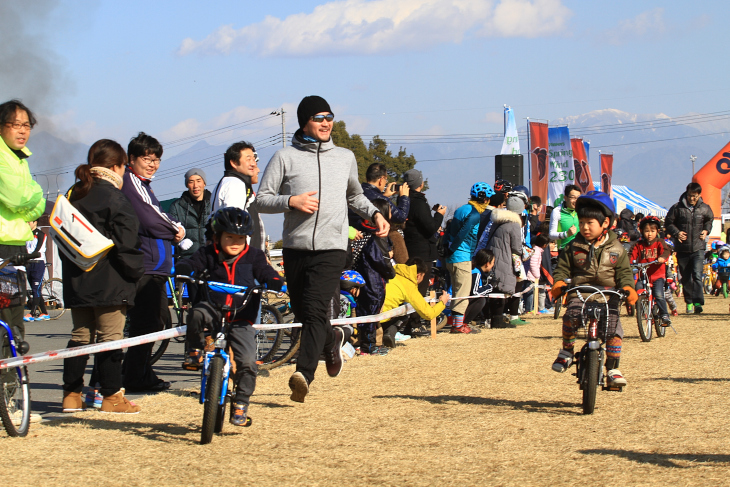 子供と一緒に親も走り出しちゃうのがキッズレース