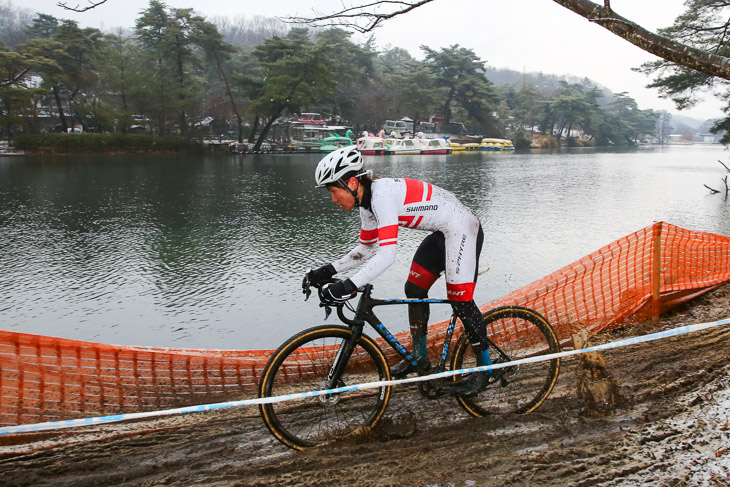 C1　序盤から独走の横山航太（シマノレーシング）