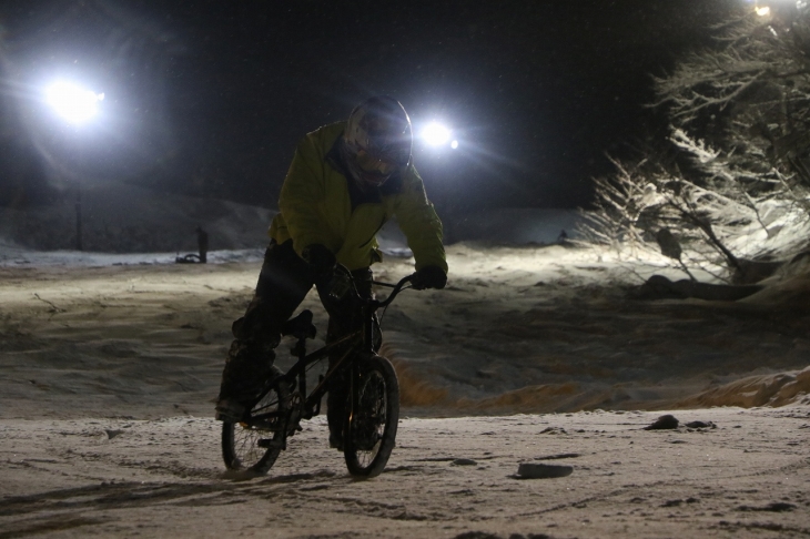 BMXで参加するツワモノも