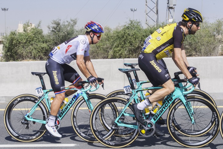 オランダチャンピオンであるディラン・フルーネヴェーヘン始めロットNLユンボの選手も駆るOLTRE XR4