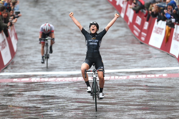 女子レースを制したエリーザ・ロンゴボルギーニ（イタリア、ウィグル・ハイファイブ）