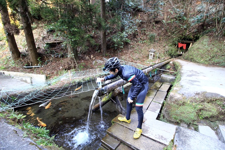 滝の不動尊では美味しい湧水を頂くことが出来る