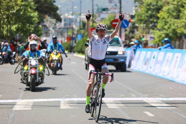 後続に3分以上のタイム差を付けて独走勝利した唐見実世子（弱虫ペダルサイクリングチーム）