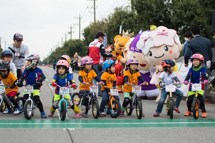 ゆるキャラに見守られながらの とちキッズCUP in 宇都宮自転車王国レースも大盛り上がりだ