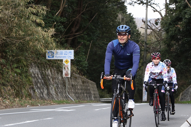 コースはいきなり梅ノ木峠へ