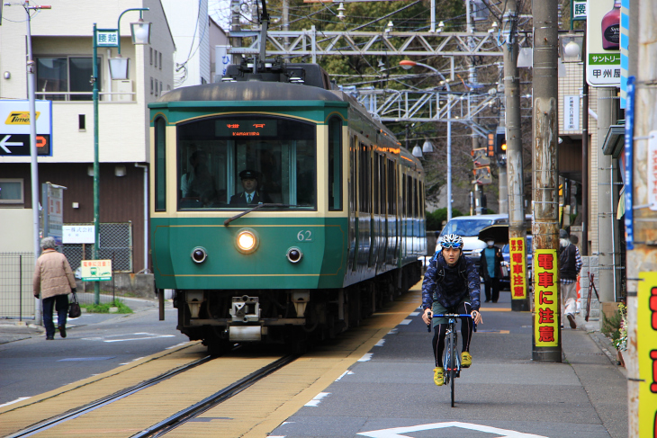 江ノ島電鉄の江ノ島駅から腰越駅にかけての区間は併用軌道となっている