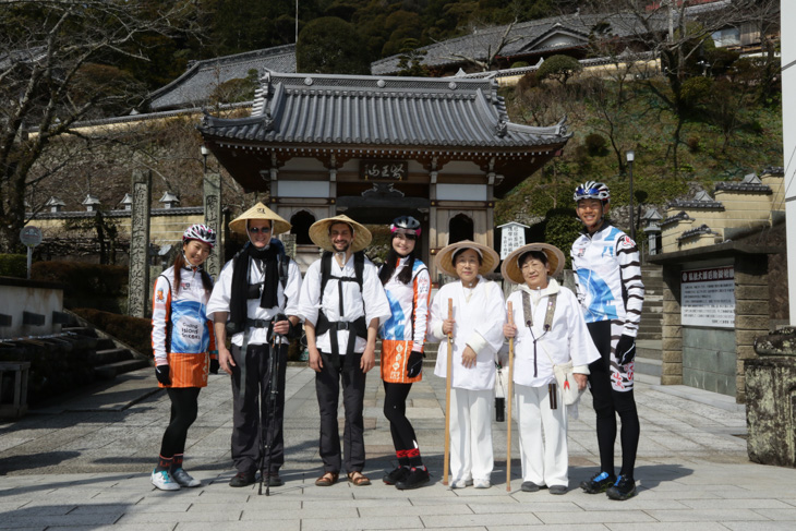 薬王寺では外人お遍路さんにも会った。海外にもHenro Tabiはよく知られているのだ