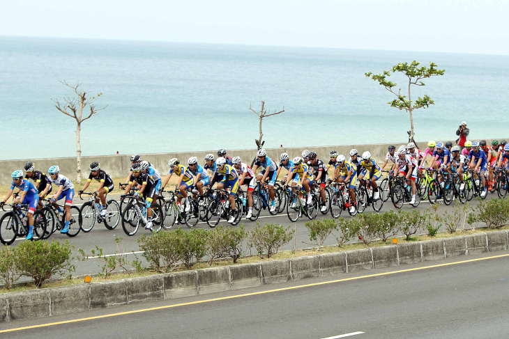 台湾南東部の海岸線を走る