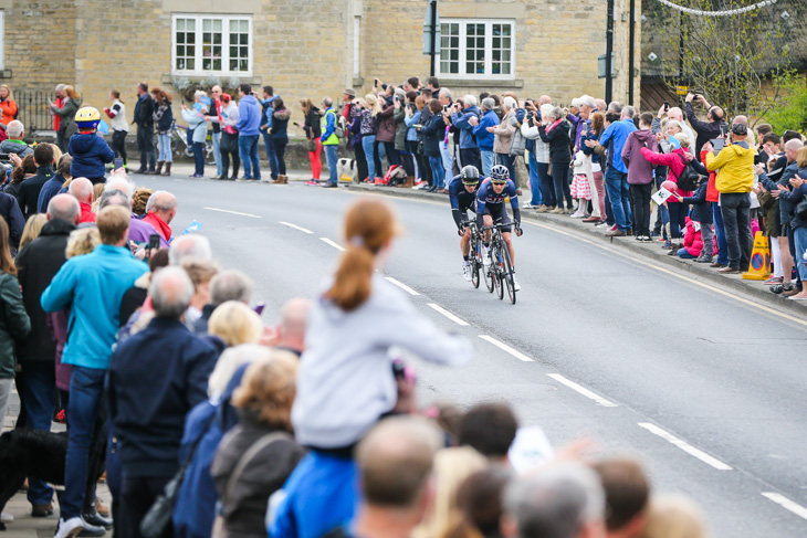 この日も序盤から地元イギリスのUCIコンチネンタルチーム勢が動く