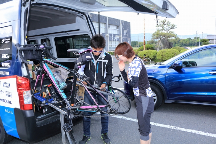 プロのメカニックにバイクチェックしてもらえるのもイベントならでは