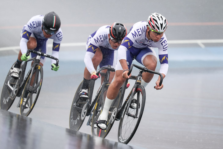 男子チームスプリント　1位　明治大学（板倉、隈園、荒川）1分03秒693