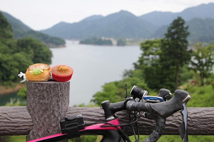 宮ケ瀬湖の景色を眺めながら2度目のランチをいただく