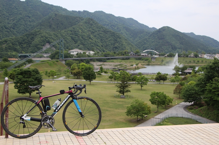 広大な敷地を誇る宮ケ瀬湖畔園地　中には周遊バスも通っているほど