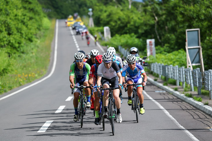 140kmクラス　45km地点、ニセコパノラマラインは森本誠（GOKISO）がハイペースで引き続ける