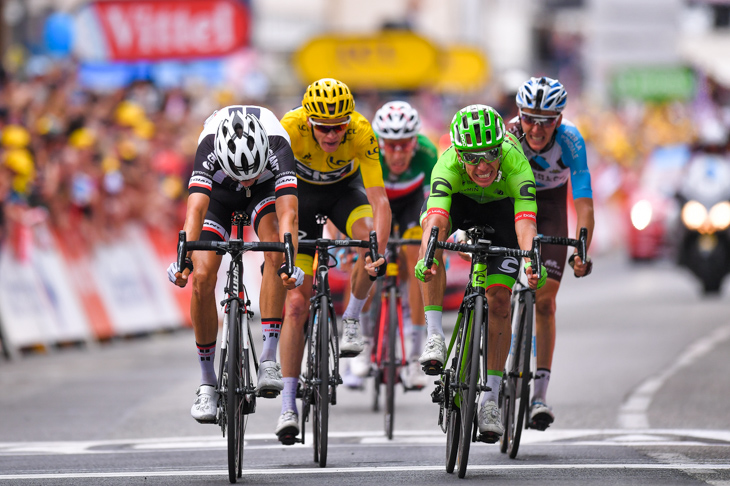 第9ステージにてワレン・バルギル（フランス、サンウェブ）とのスプリントに勝利したリゴベルト・ウラン（コロンビア、キャノンデール・ドラパック）