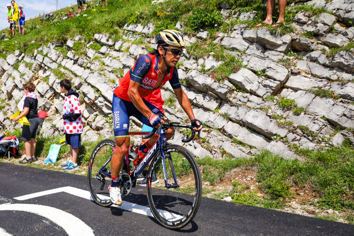 超級山岳グランコロンビエールを登る新城幸也（バーレーン・メリダ）