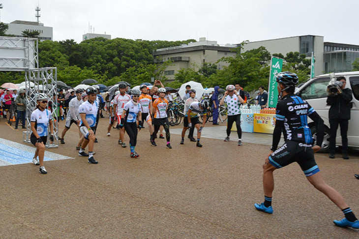 ジャイアント門田選手による準備体操