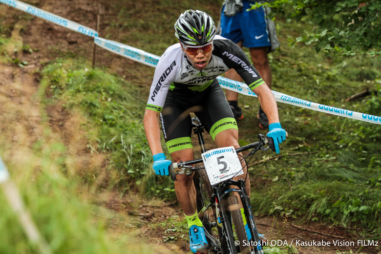 単独2位に浮上して前を追う恩田祐一（MIYATA-MERIDA BIKING TEAM）