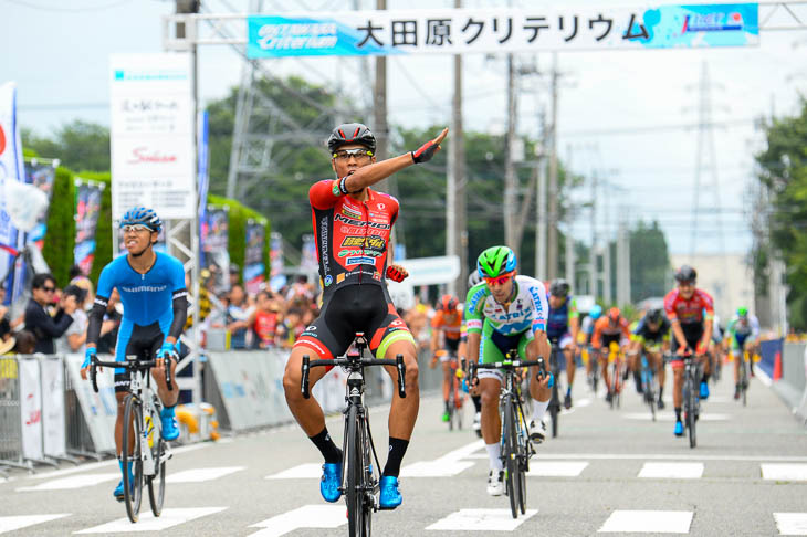 Jプロツアー2017第12戦大田原クリテリウム 勝利した小野寺玲（宇都宮ブリッツェン）