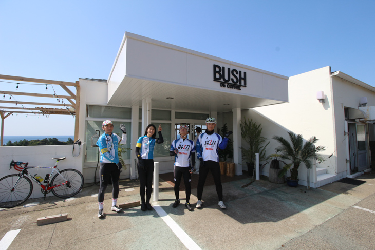 熊野街道の海岸沿いにあるカフェ BUSH DE COFFEE