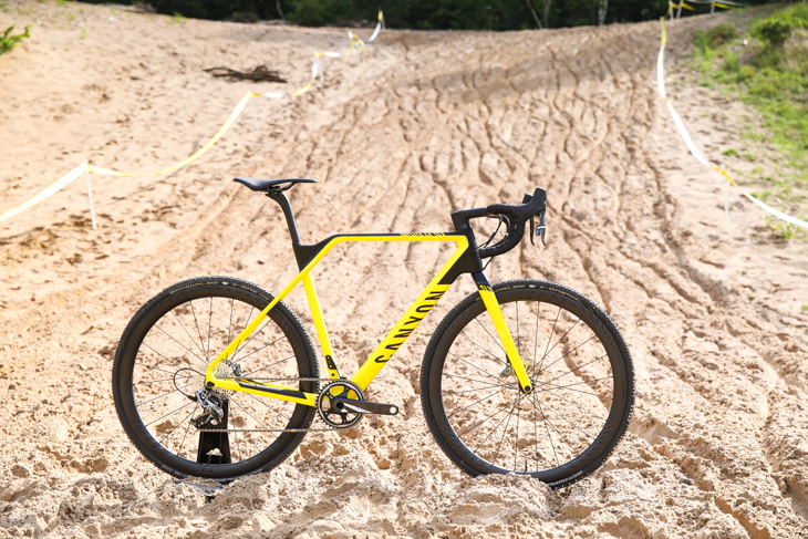 CANYON INFLITE CF SLX 