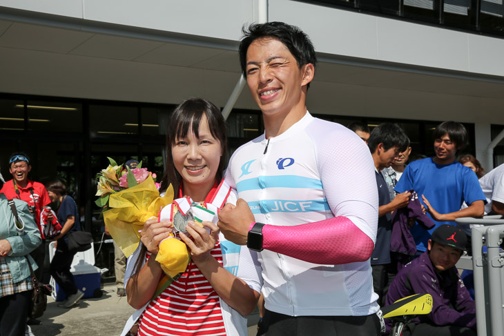 男子スプリント優勝の坂井洋（日本大）、母へ3つのメダルをプレゼント