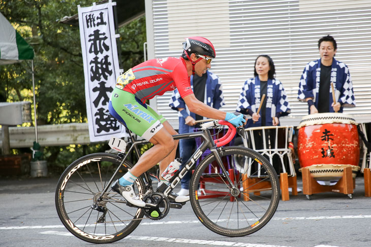 ラスト2km、先頭を走るホセ・ビセンテ・トリビオ（マトリックスパワータグ）