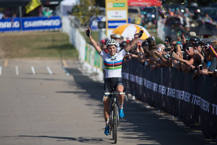 女子エリートレースで圧勝したサンヌ・カント（ベルギー、ベオバンク・コレンドン）