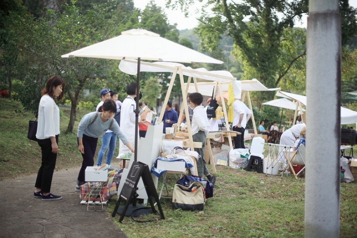 齋理屋敷庭園全体が世界を感じるマルシェに