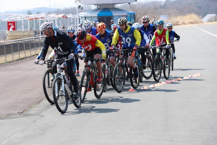 ロードレースとMTBクロスカントリーを専門としている中学生が対象だ