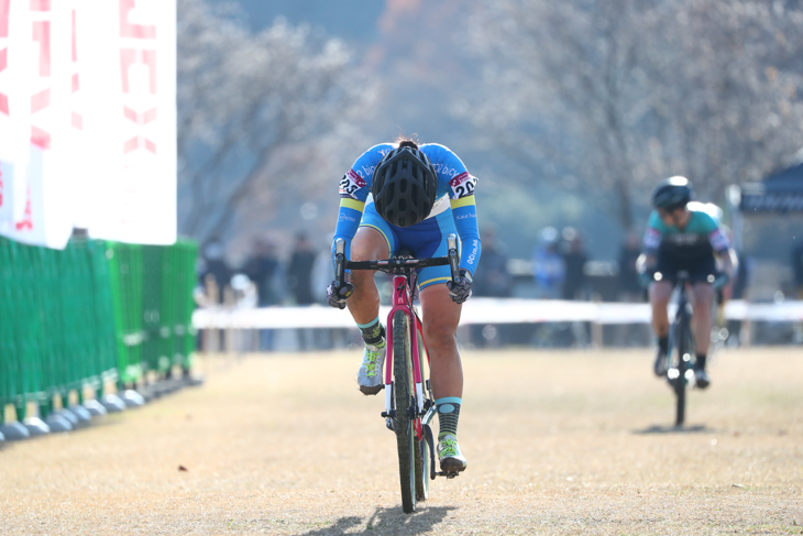 3位争いを制した今井美穂（CO2 bicycle）