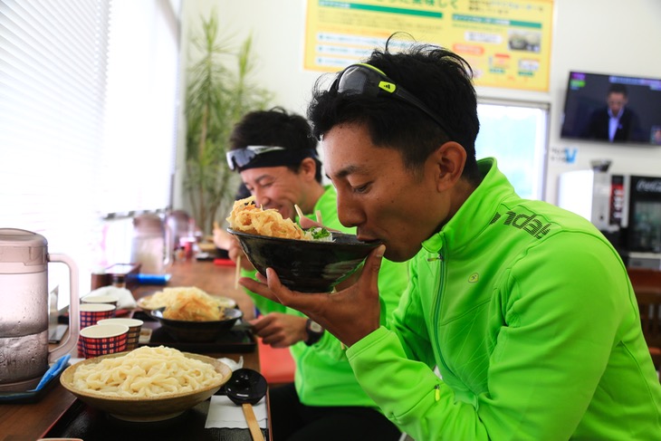 肉汁うどんのほか、冬季限定のカレーうどんも人気だそう