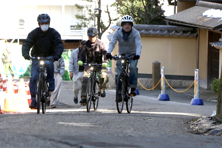 愛宕神社脇の坂でもその性能を確かめた