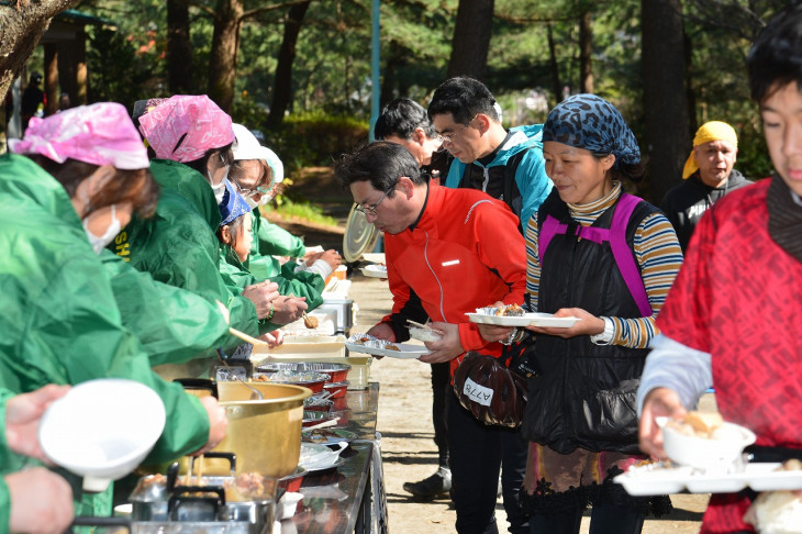 地元の方々が丹精込めた手作り料理はおいしいこと間違いなし