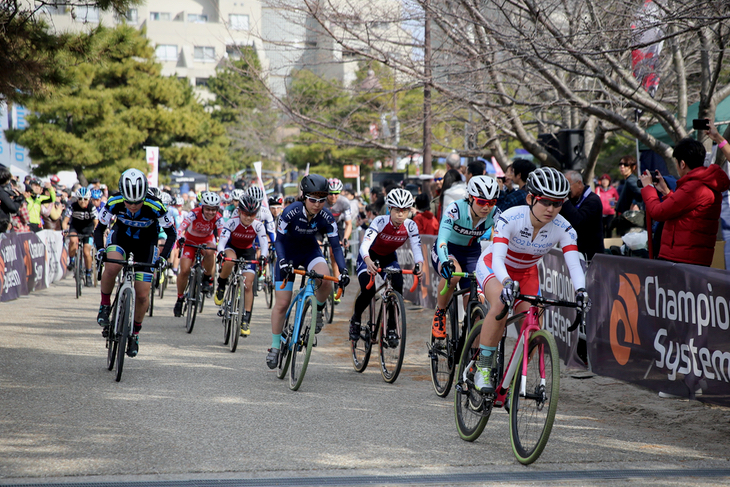 今井美穂（CO2bicycle）が得意のダッシュを決める