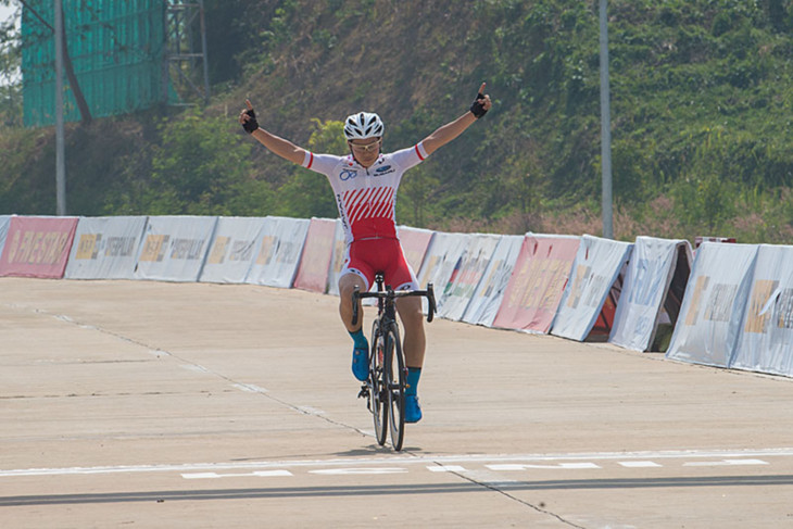 男子ジュニアロードレース　優勝した日野泰静（松山城南高校）