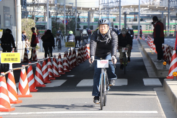 長い直線路でバイクの性能を確かめることが出来るコースとなっている