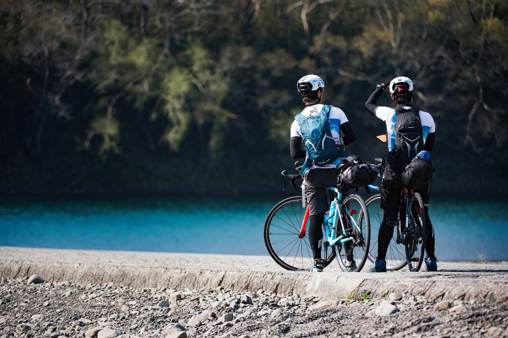 選出された大学生14名6チームが、四国約1000kmをサイクリングする『四国一周サイクリングChallenge!』へ挑戦した