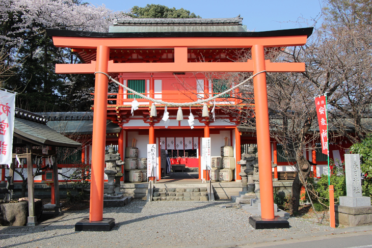 横浜ドリームランド建設の際に発展と繁盛を願い建立された相州春日神社