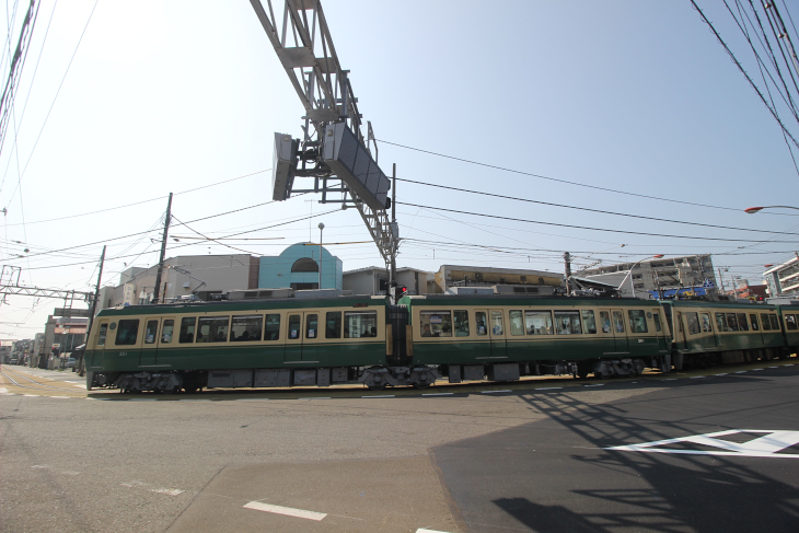 江ノ電と出会ったら江ノ島は直ぐそこだ