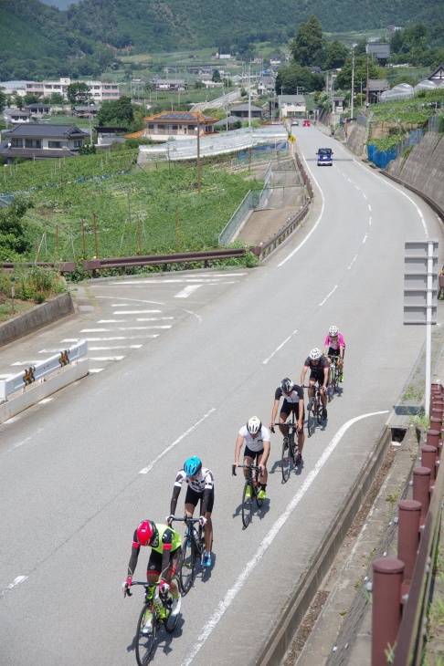 交通量が少なく走りやすい山梨路を進む