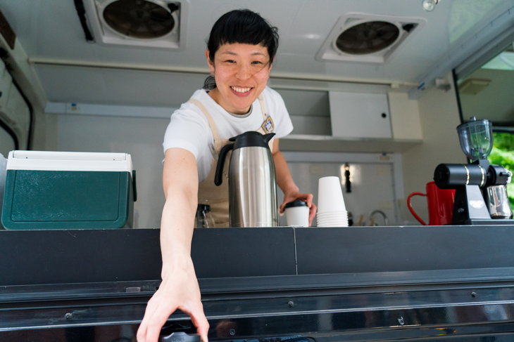 笑顔でコーヒーを渡してくれたナツキさん