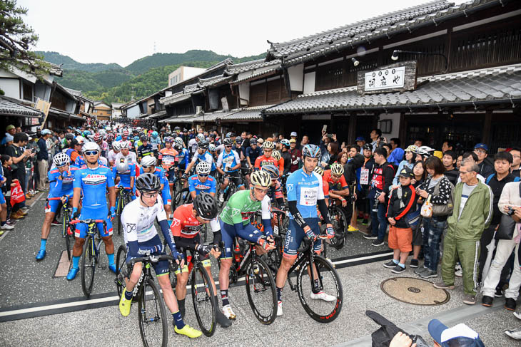 「うだつの上がる街並」に揃った選手達