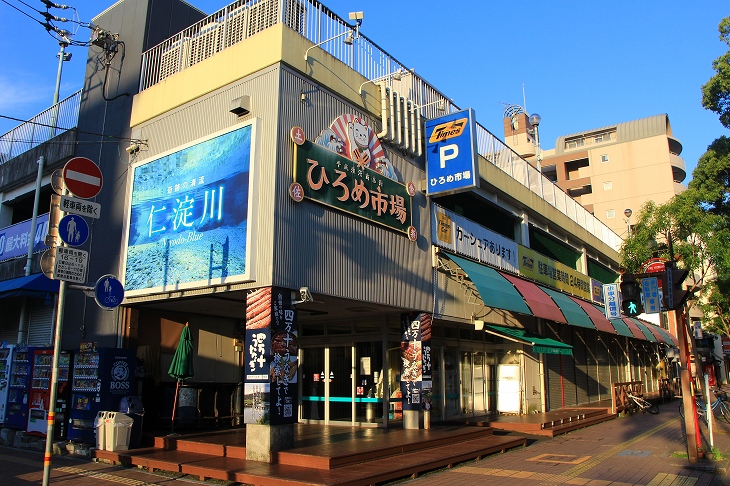 こちらのひろめ市場では高知の地元グルメが沢山集まり、夜な夜な盛り上がるのだとか