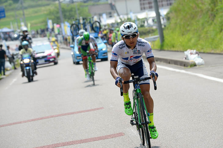 最終周回 最初の登りでアタックした山本元喜（キナンサイクリングチーム）