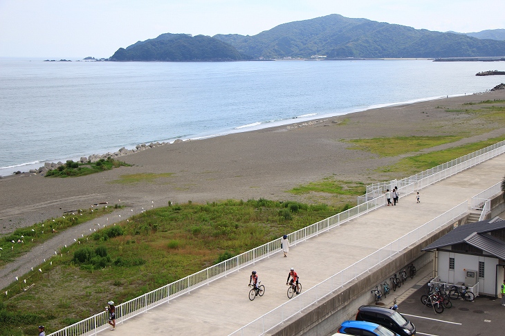 太平洋沿いを走っていきます