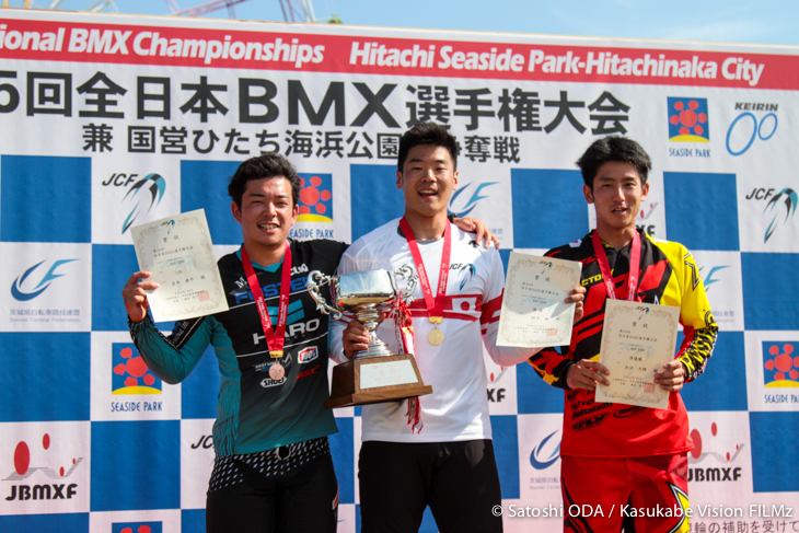 エリート男子ポディウム 優勝：松下巽（神奈川県/全日空商事）、2位：池田大暉（新潟県/ROCKSTAR・Rift・Tangent）、3位：吉井康平（東京都/フォスター電機）