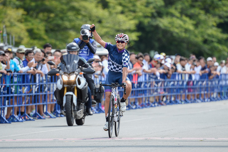 インターハイで独走勝利を決める渡部春雅（駒澤大学高校）。攻撃的な走りが持ち味だ